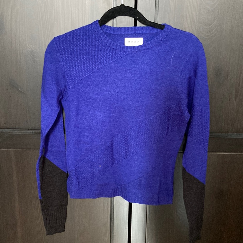 Women’s blue crewneck sweater